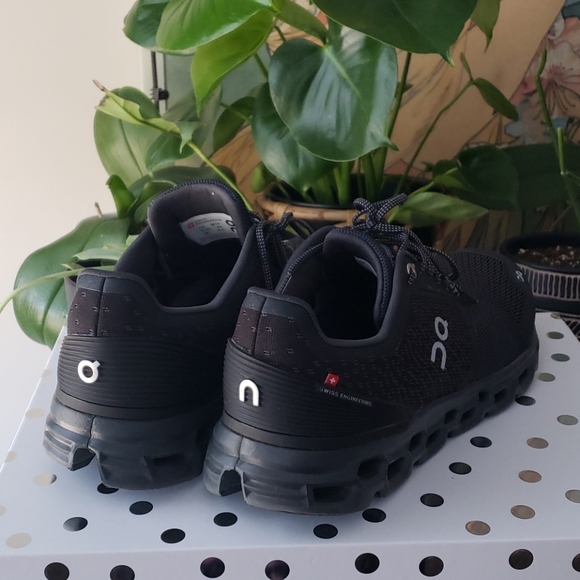 ON Cloudstratus running Cloud - Picture 2 of 5